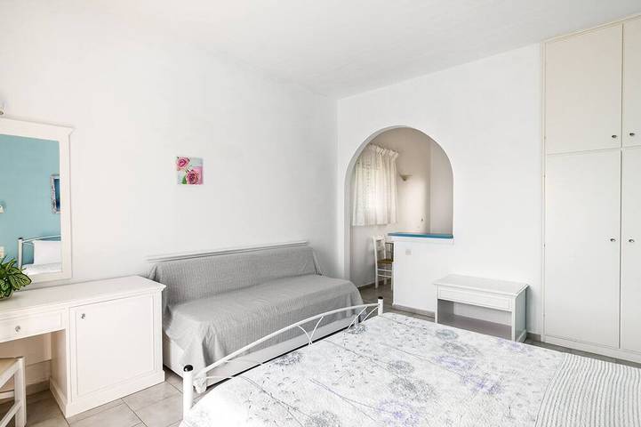Four-Bedroom Villa Eleni with Private Pool & Stunning Seaview in Mparmpati, Corfou