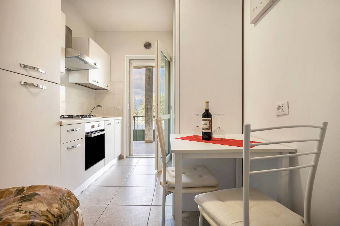 Entire studio, Studio Apartment 'Tiny' with Shared Terrace and Wi-Fi in Brenzone, Garda Mountains