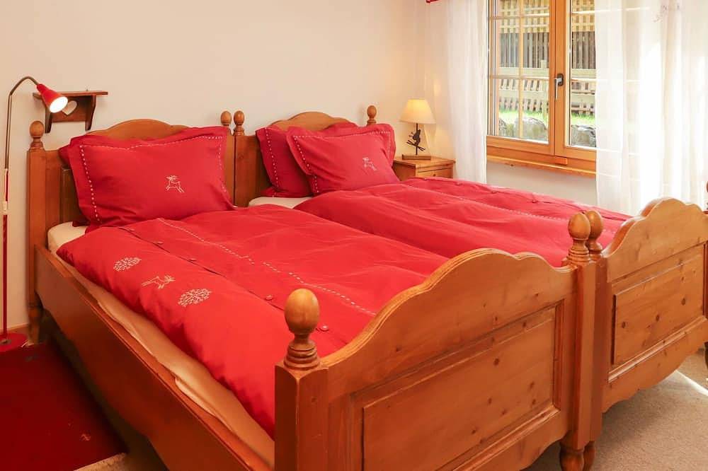 Ganze Wohnung, Gemütliche Wohnung für 12 Personen mit  W-Lan, Tv und Terrasse in Saanenmöser, Saanen