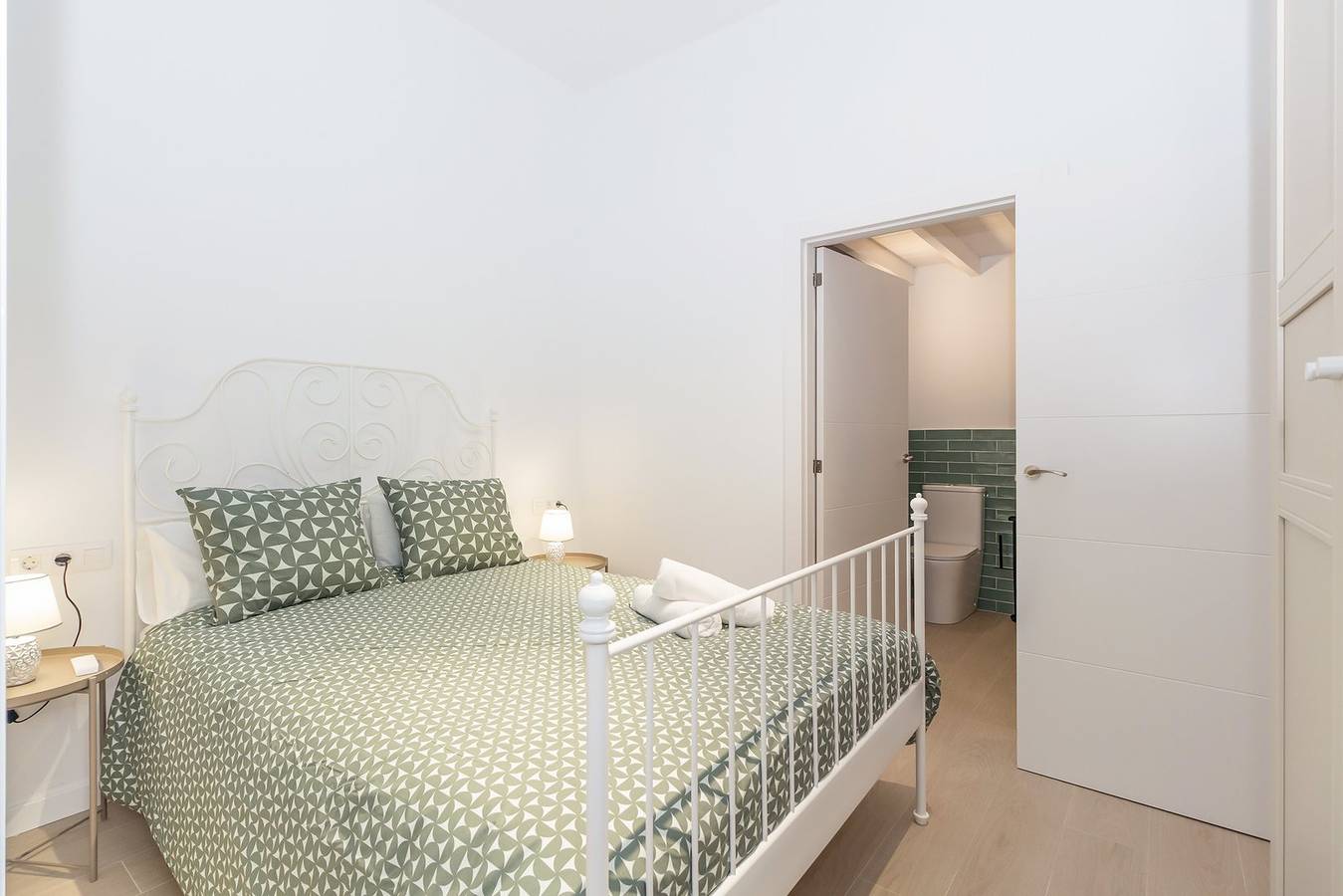 Ganze Wohnung, Ferienwohnung für 4 Personen mit Terrasse in La Malvarrosa, Valencia