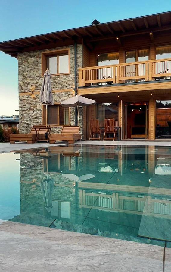 Villa with Private Pool in Pirin