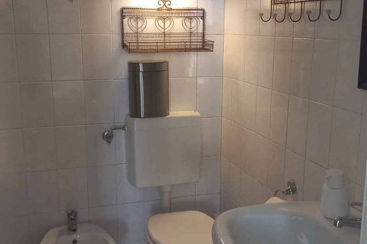 Appartamento intero, Appartamento per vacanze con balcone e Internet in Lesa, Lago Maggiore (Piemonte)