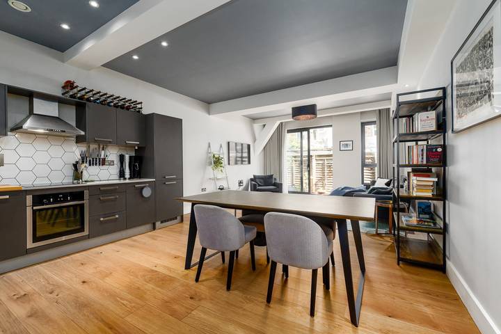 Apartment for 5 people, with terrace in East London