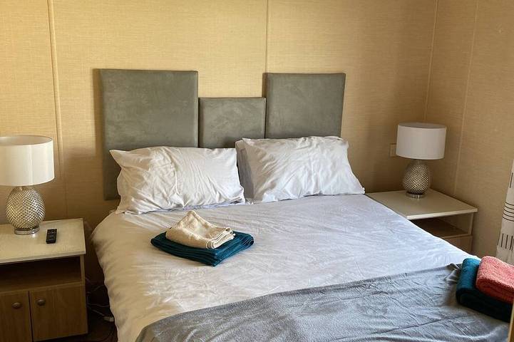 Luxury Air Conditioned holiday Lodge . sleeps 5  Burgh Castle  Great Yarmouth in Burgh Castle (pueblo), Great Yarmouth