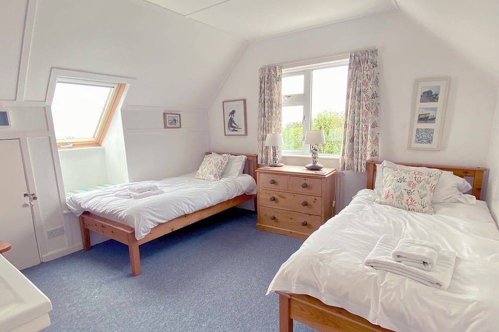 Trehanoo House (sleeps 8) and separate (Annexe sleeps 4/5) in St Minver Lowlands, Pentire Point - Widemouth