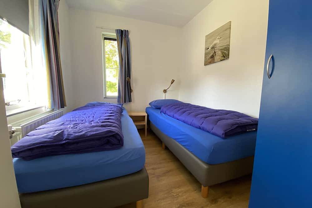 Family bungalow with sauna on the Grevelingenmeer, quiet location, dogs allowed, Wlan in Brouwershaven, Zeeuwse Kust