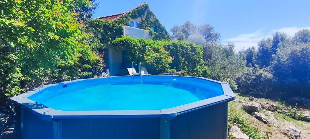 Appartement de vacances pour 5 personnes, avec jardin ainsi que jacuzzi et piscine