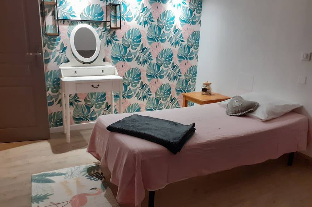 Charming comfortable house in Provence \"Heated pool\" in Saint-Rémy-de-Provence, Arles region