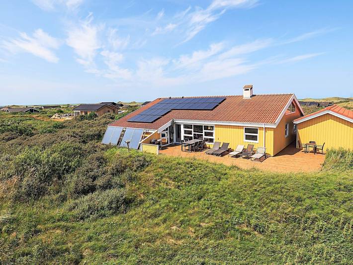 Ferienhaus für 14 Personen, mit Whirlpool und Terrasse sowie Pool und Sauna in Nørlev Strand