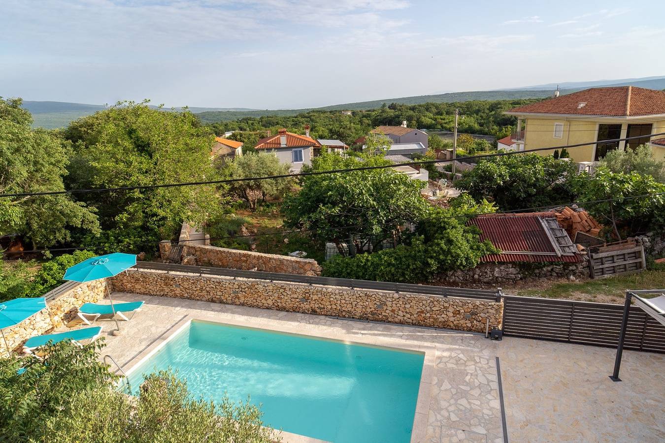 Villa Anna-Lena mit Pool nahe Sandstrand in Garica, Krk
