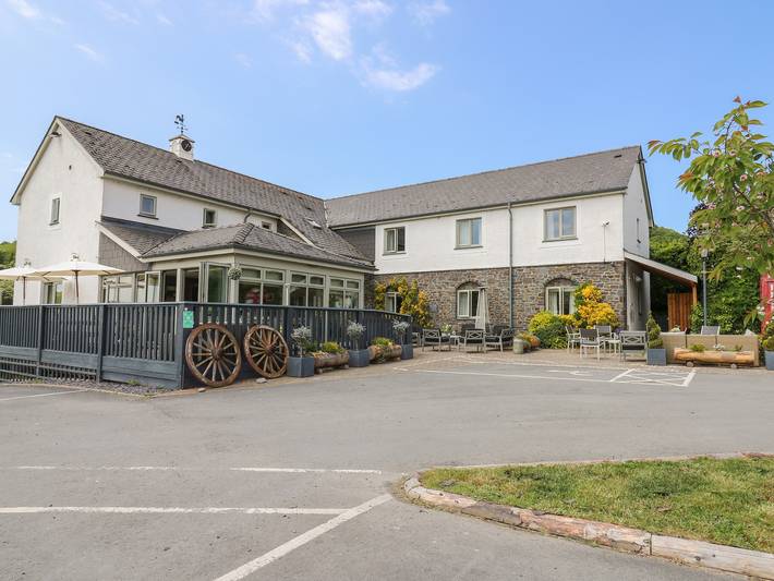 B&b for 24 people, with Hot tub and Terrace in Wales