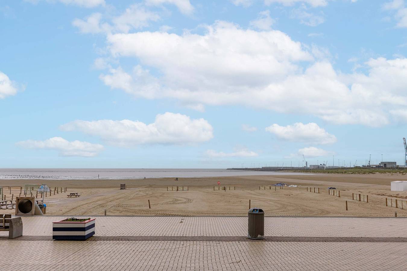 Entire apartment, Family Friendly Apartment with Sea View in Zeebrugge in Bruges, Belgian Coast