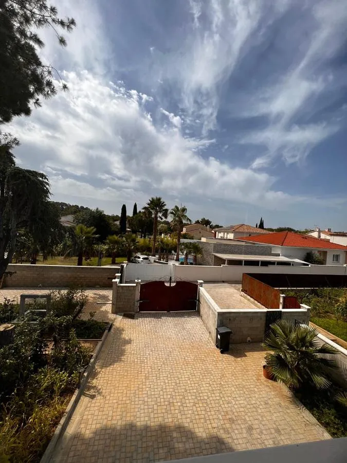 Apartamento de vacaciones para 3 personas, con jardín y piscina - 1