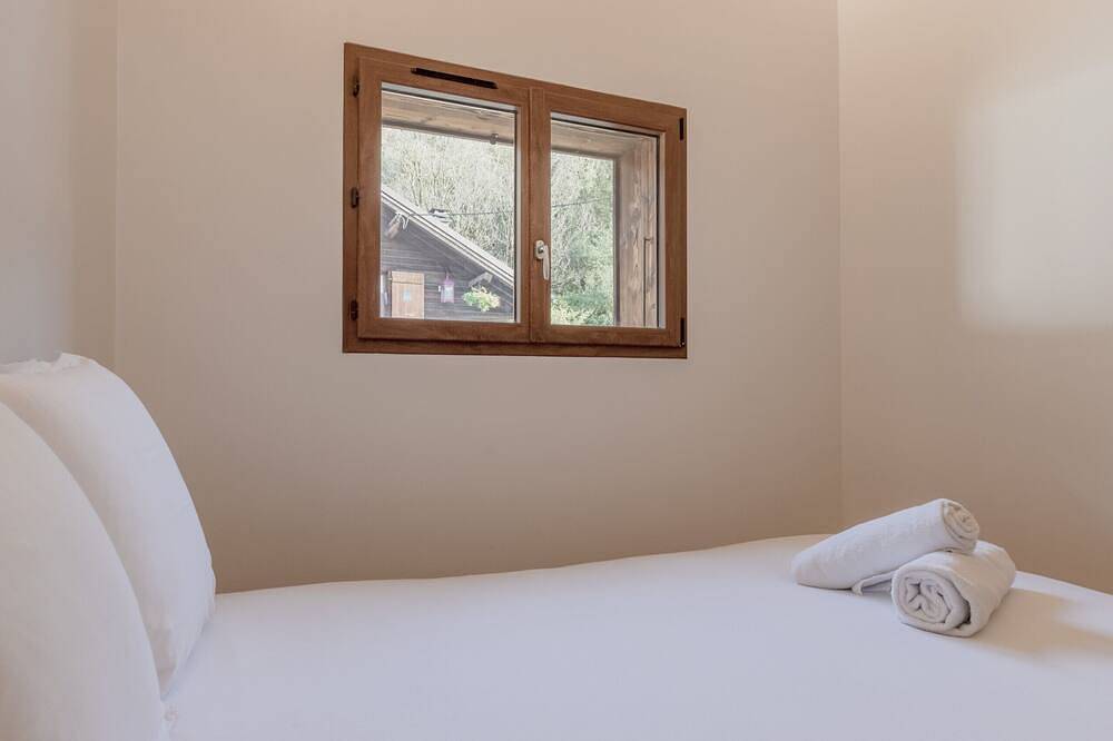 Entire apartment, Rocher Blanc - Rénové - Spacieux - 4pax in Passy, Pays du Mont-Blanc