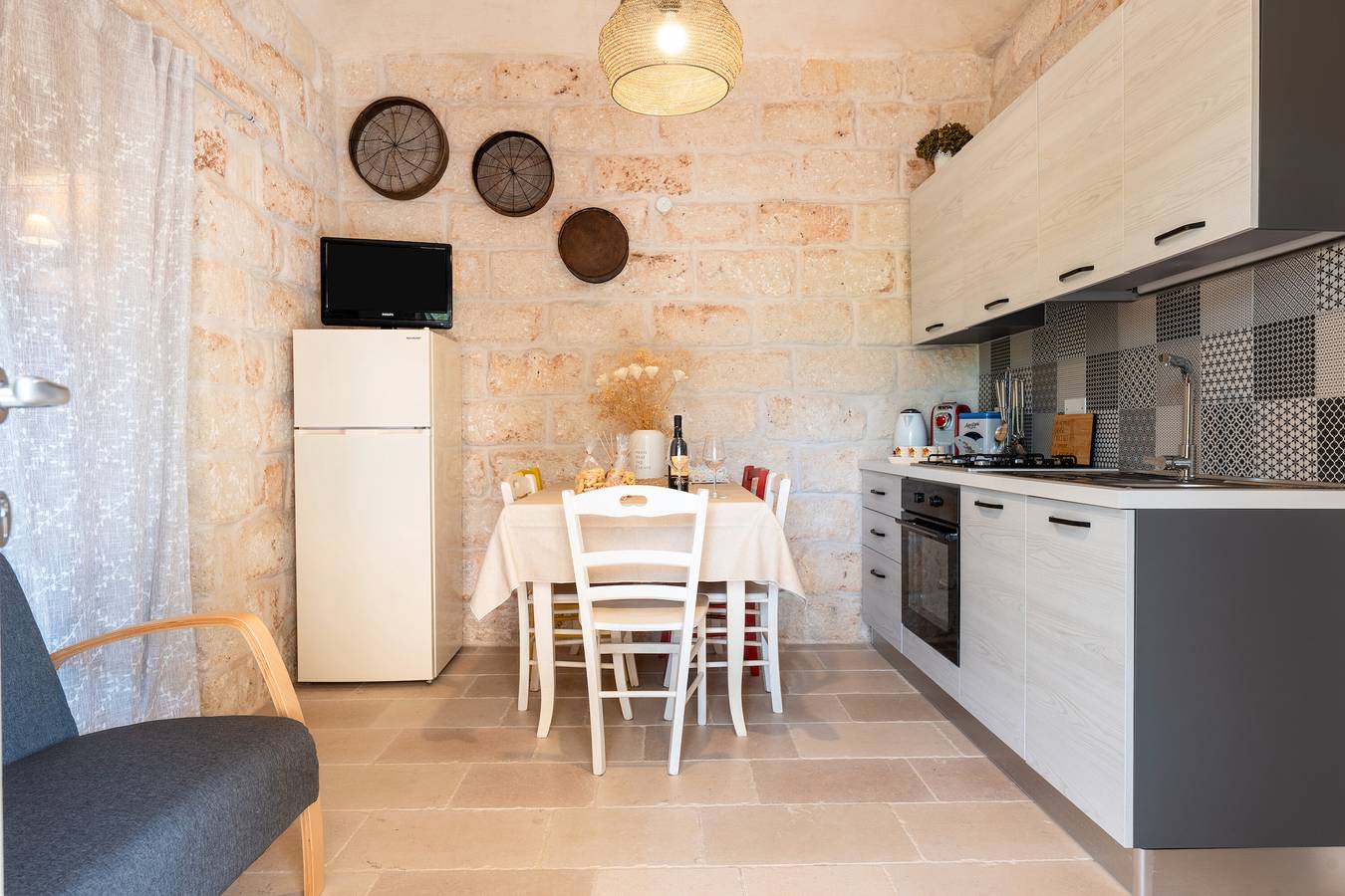 Casa vacanze 'Il Melograno' con terrazza privata, Wi-Fi e aria condizionata in Ostuni, Salento