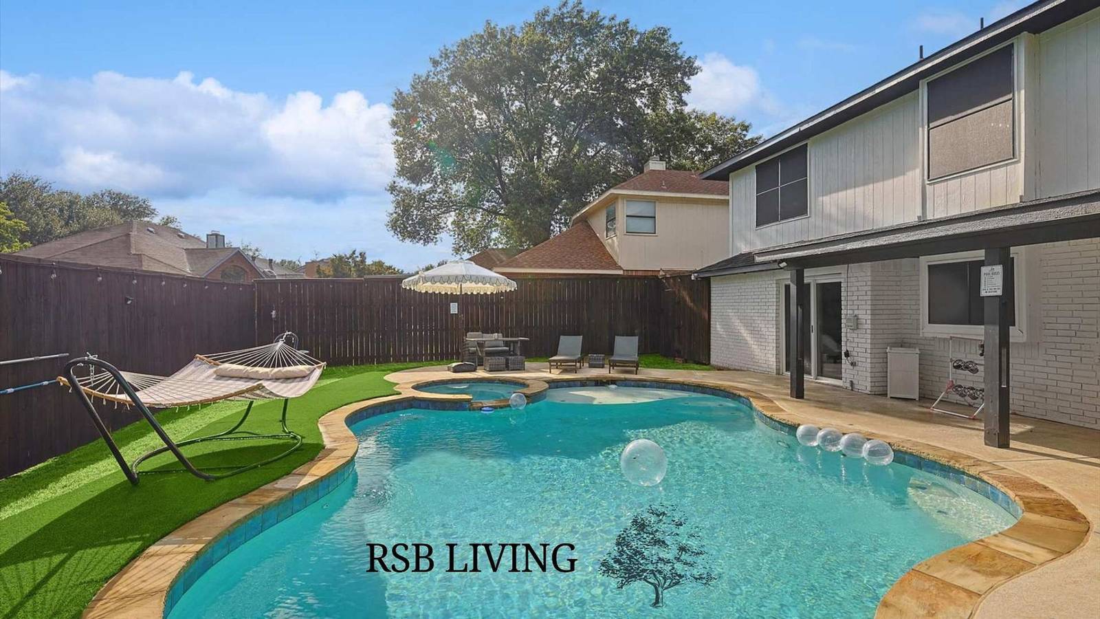 Vacation Rental for 11 Guests in Lewisville Lake, Denton County