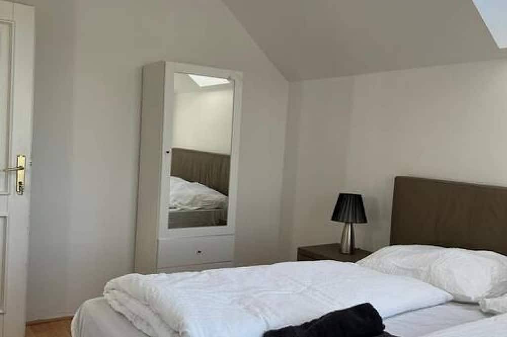 Gorgeous Room in Shared Villa w/ Free Parking in Floridsdorf, Wien