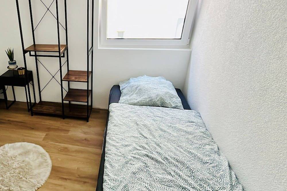 Ganze Wohnung, Zentral 1-Zimmer-Wohnung Küche, Waschmaschine, Parkplatz,flexiblem Schlafbereich in Bad Cannstatt, Stuttgart