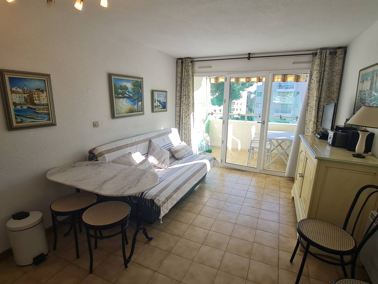 Entire apartment, 2-room apartment with balcony, pool, and private parking in Sainte-Maxime in Sainte-Maxime, Mediterranean Coast (France)