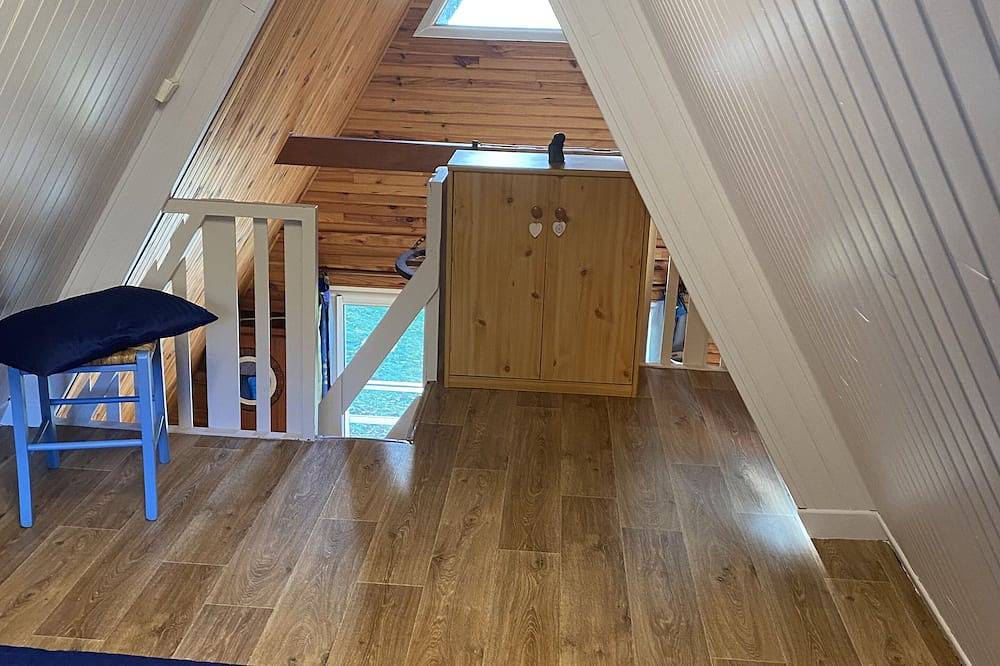 Typical mountain chalet in the heart of nature. Close to hiking and ski resorts in Sainte Marie de Campan, Campan