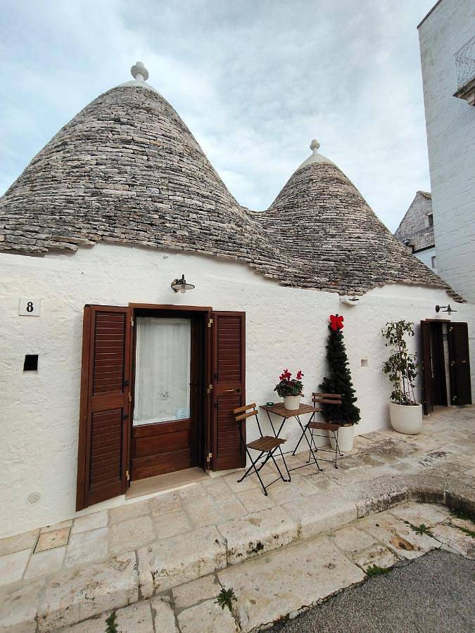 Trullo al vicoletto al civico 10, civico 8, civico 7 in Alberobello, Comune di Alberobello