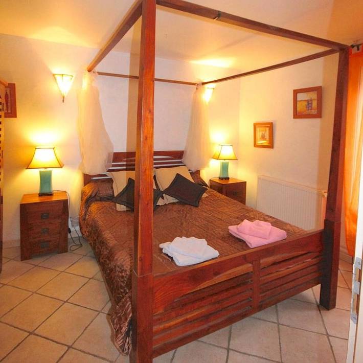 Location de vacances pour 6 personnes, avec jardin ainsi que piscine et vue, animaux acceptés à Ille-sur-Têt - 4