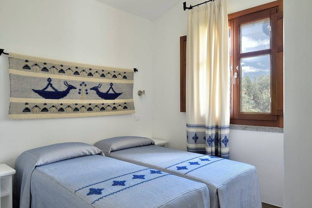 Ganze Wohnung, Villa Menhir. Mediterranen Garten. Berg Aussicht. in Lotzorai, Ogliastra Provinz