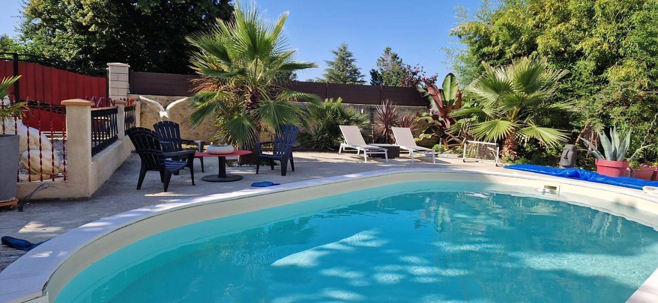 Appartement entier, Two-Bedroom Apartment in Saint-Ciers-sur-Gironde, Région de Blaye