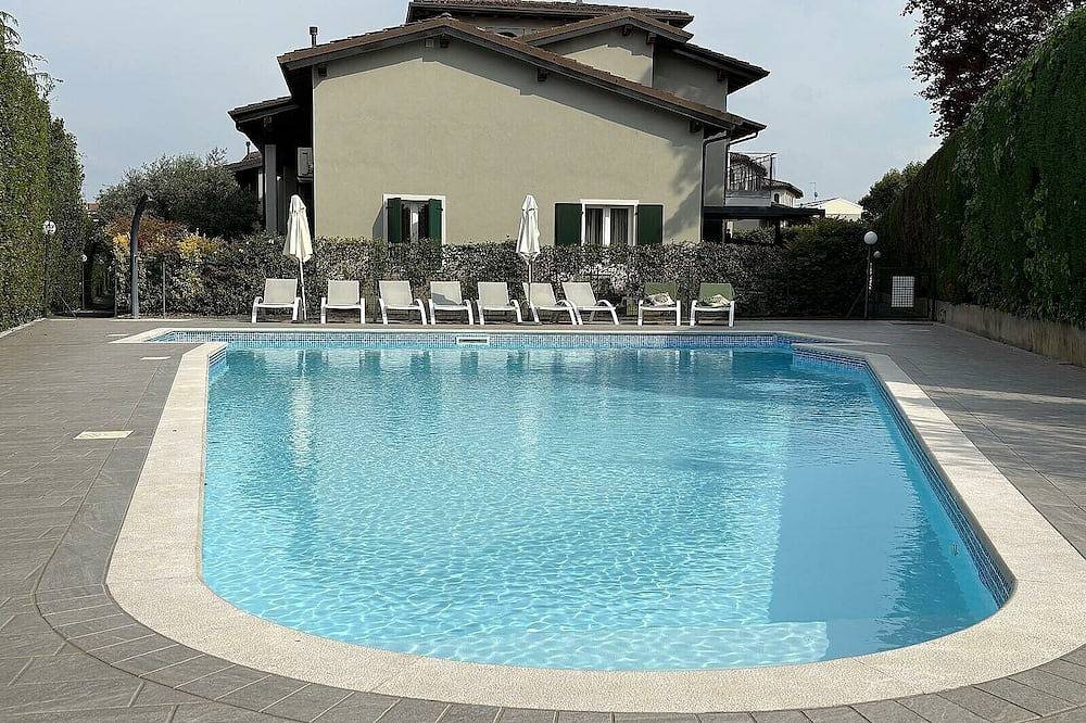 Torrette The First – Top-Lage – Entspannen Sie sich direkt am Pool in Peschiera del Garda, Gardasee-Berge
