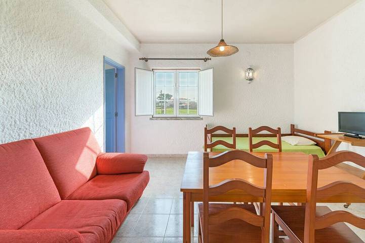 Ferienwohnung für 3 Personen, mit Garten und Pool in Porto Covo