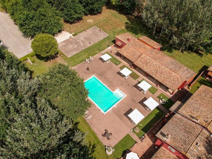 Gîte pour 8 personnes, avec piscine ainsi que vue et jardin à Bevagna - 4