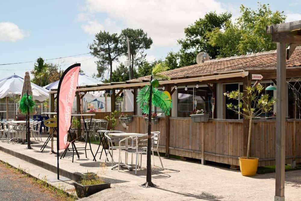 Mobil home avec Terrasse - Confort pour 2 personnes in Saint-Sornin, Région de Rochefort