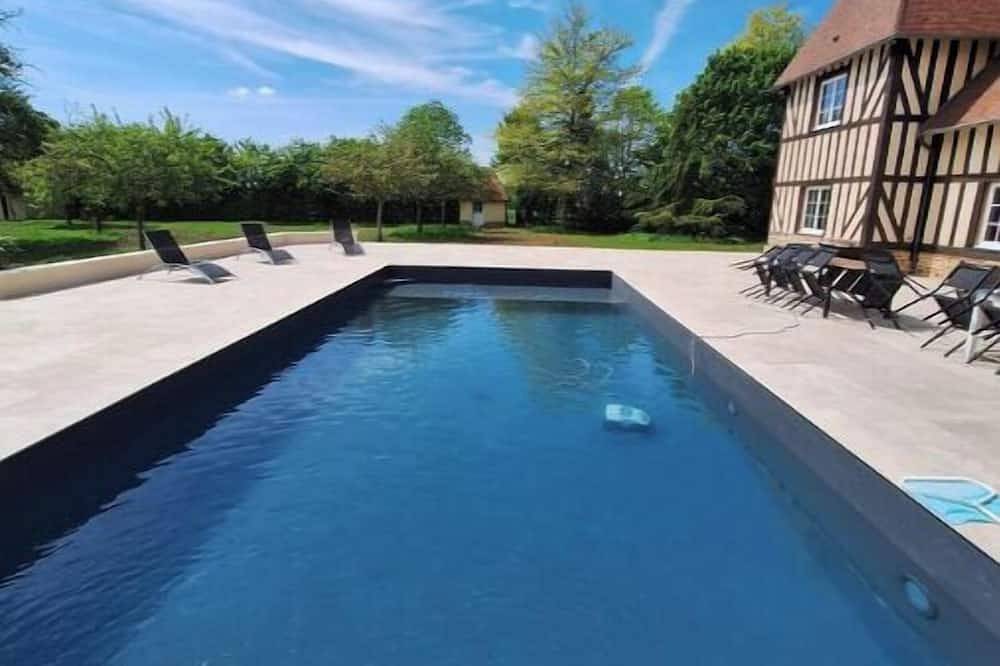 Lovely Traditional Manor new 2025 Pool (Group Up to 26x) in Mesnil-en-Ouche, Región de Bernay