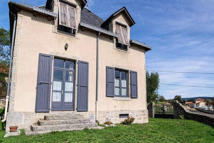 Gîte pour 6 personnes, avec piscine et jardin