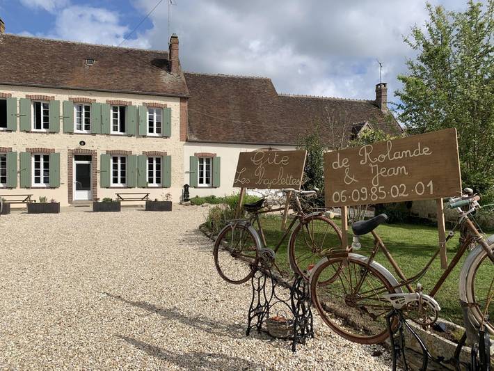 Gîte pour 11 personnes, avec jardin et terrasse à Sépeaux