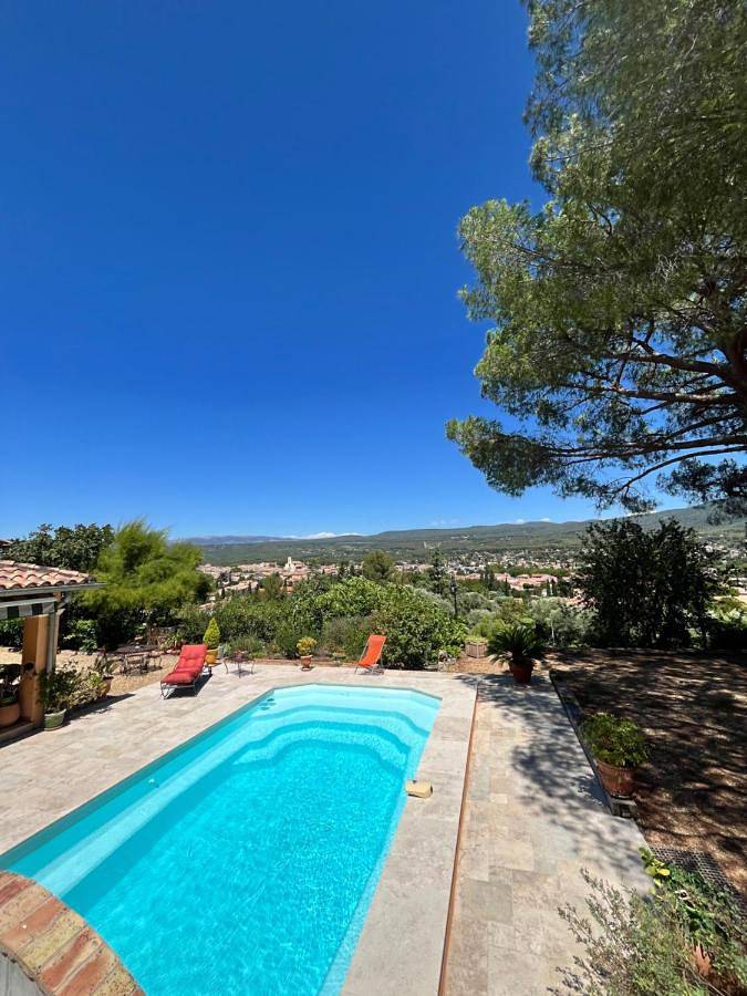 Chambre d’hôte pour 2 personnes, avec Terrasse et Jardin ainsi que Piscine et Vue
