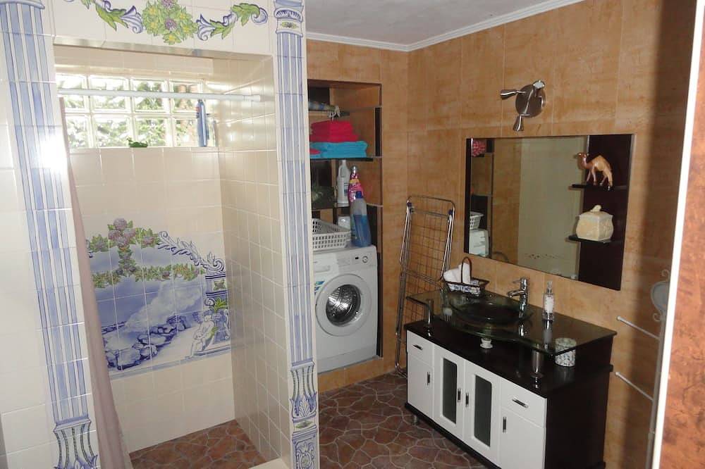 King House - Gasthäuser & Pensionen in São Miguel Island, Furnas