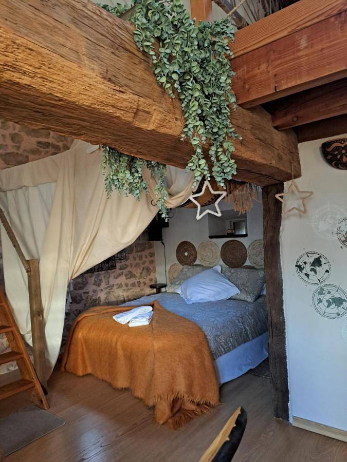 Gîte pour 2 personnes, avec vue et terrasse à Ozolles - 2