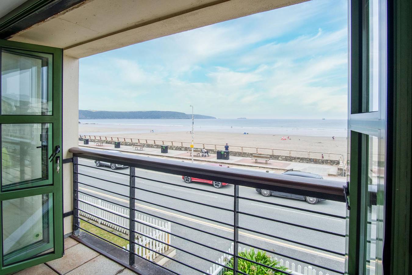 Entire apartment, 3 St Bride's Bay View - 3 Bedroom - Broad Haven in Broad Haven, Pembrokeshire