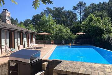 Location de vacances pour 13 personnes, avec jardin à Ychoux