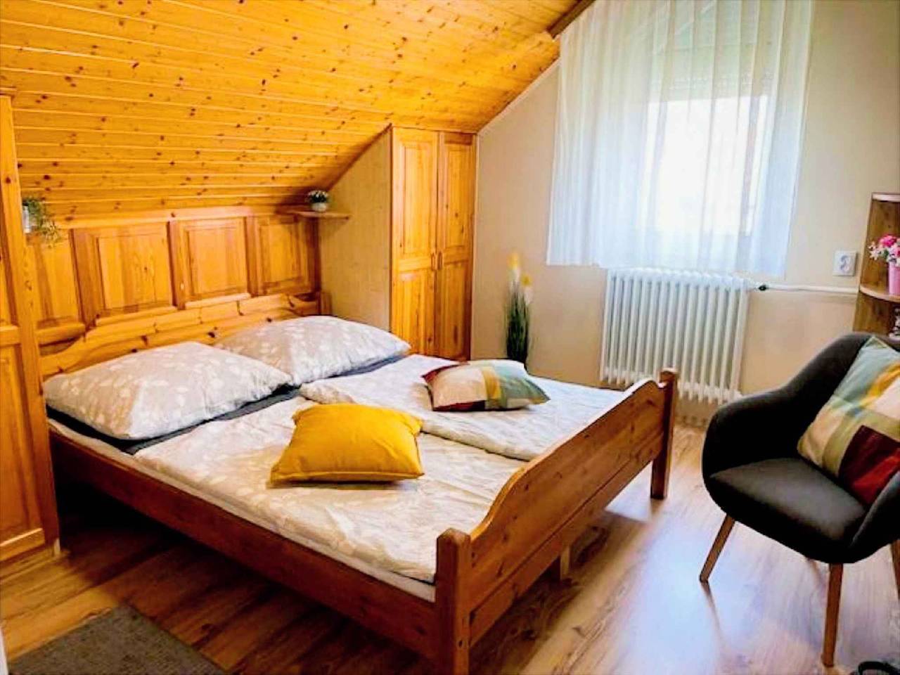 Apartamento vacacional entero, Apartamento de vacaciones con gran jardín in Gyenesdiás, Parque Nacional de las Tierras Altas de Balaton