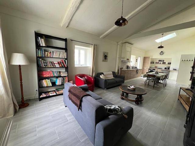 Gîte pour 4 personnes, avec piscine ainsi que jacuzzi et jardin, animaux acceptés à Épargnes - 3