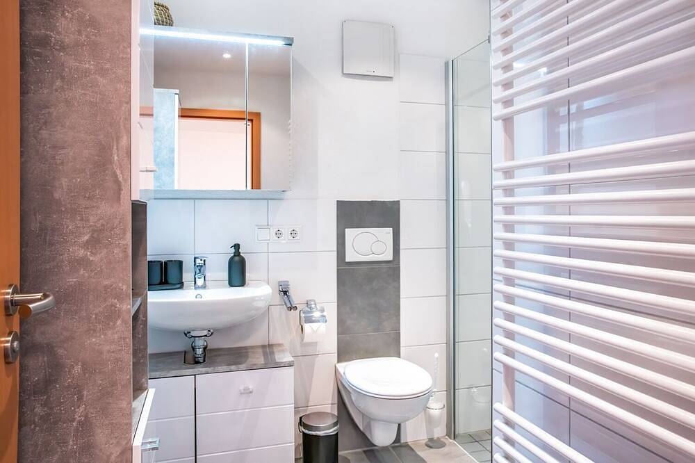 Ganze Wohnung, Fairflats - Gemütliche Ferienwohnung mit Küche, Balkon, Parkplatz und Aufzug in Hüfingen, Mittlerer Schwarzwald