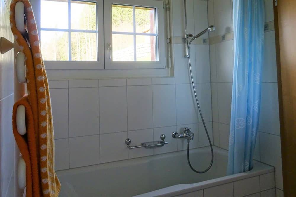 Ganze Wohnung, Beatenberg in der Nähe von Interlaken: Wunderbare Aussicht auf See und Berge in Beatenberg, Thunersee