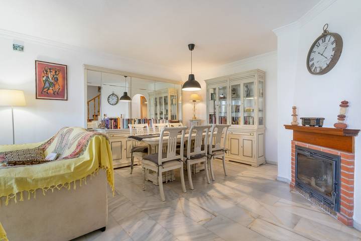 Chalet Adosado con Piscina Compartida, Wi-Fi y Aire Acondicionado en Cala del Moral in La Cala del Moral, Rincón de la Victoria