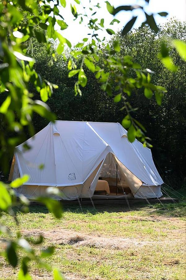 Tente pour 2 personnes, avec Terrasse ainsi que Jardin et Vue dans Eure-et-Loir
