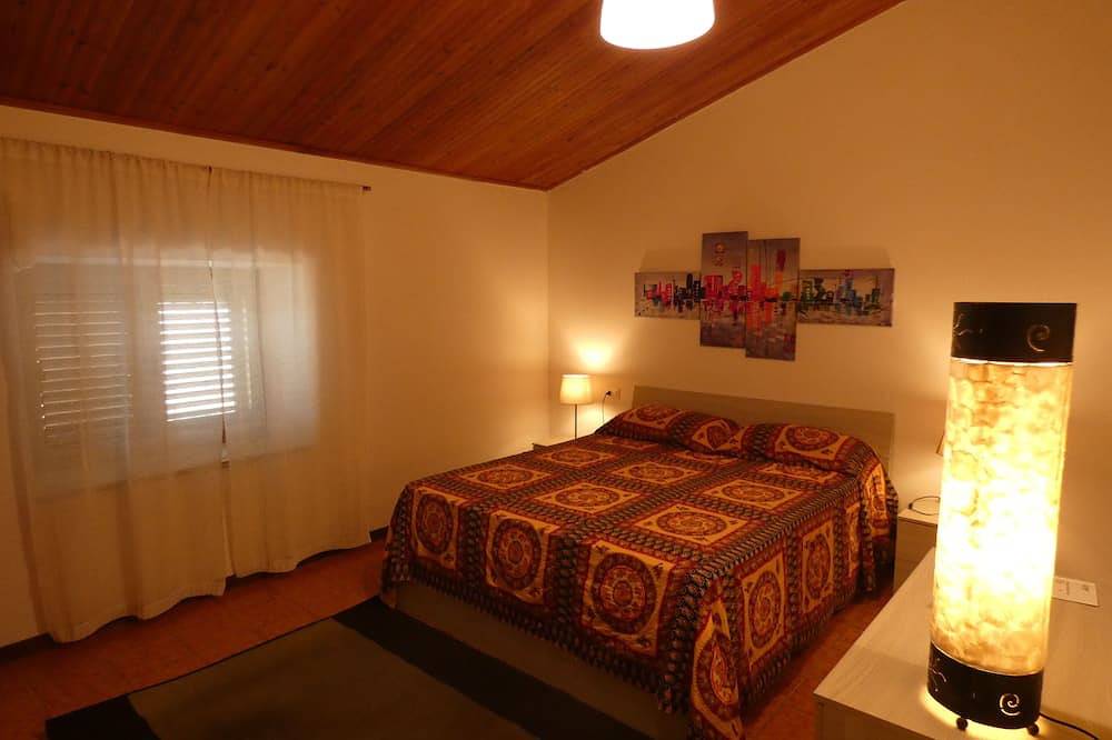 Entire apartment, A detached house in one of Italy's most beautiful villages, all to yourself in Santa Severina, Crotone Province