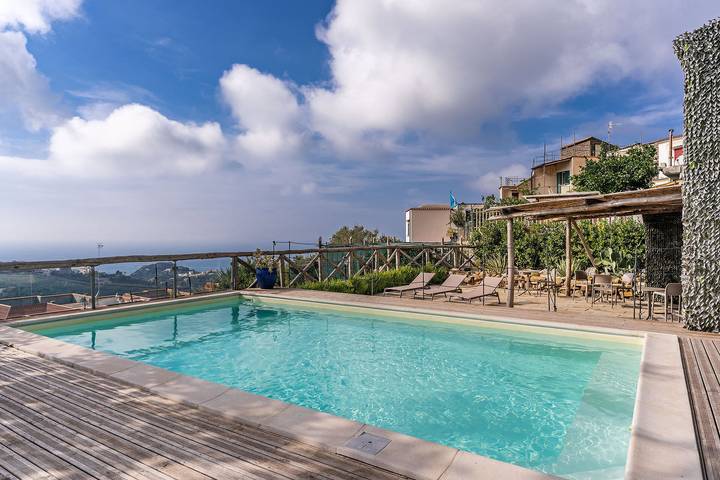 Ferienhaus für 12 Personen, mit Garten und Pool