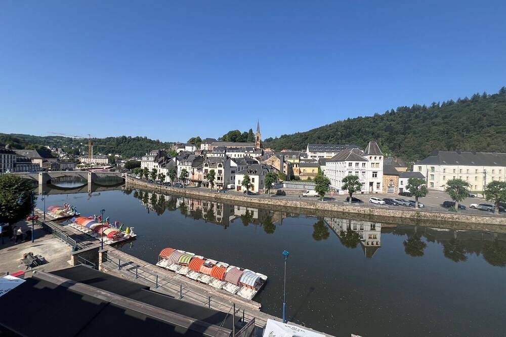 Appartement entier, Magnifique Appartement sur la Semois, comme si vous étiez à la mer in Bouillon, Région de Neufchâteau