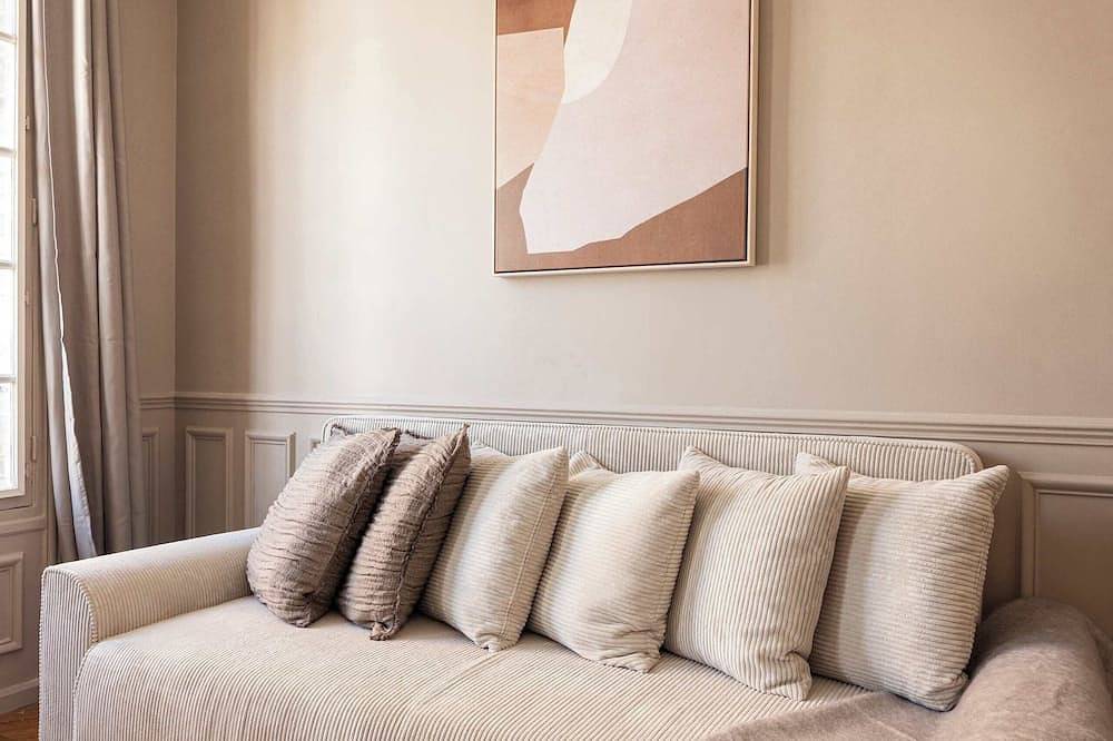 Apartamento entero, Elegant air-conditioned apartment with separate bedroom in Le Pré-Saint-Gervais, Sena-Saint Denis